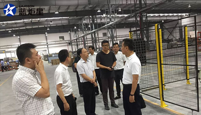 協(xié)會(huì)領(lǐng)導(dǎo)調(diào)研藍(lán)炬星集成灶智造小鎮(zhèn)