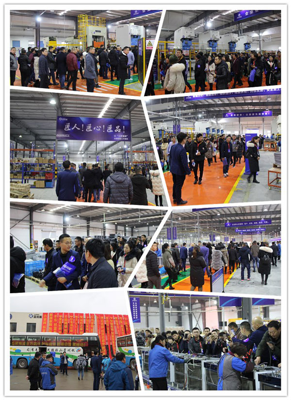 (貴賓們參觀藍炬星智能智造小鎮)