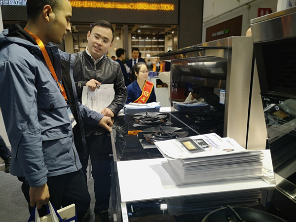 (藍(lán)炬星展會(huì)次日現(xiàn)場(chǎng))