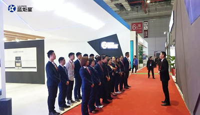 集成灶行業群雄逐鹿，為何藍炬星如此突出？答案就在......