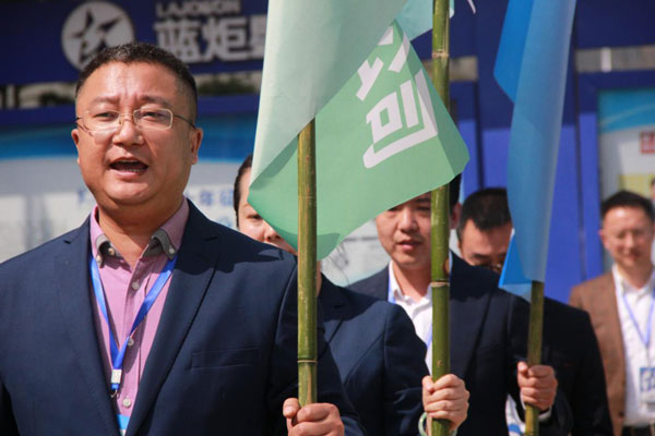 戰旗獵獵，閃耀榮光