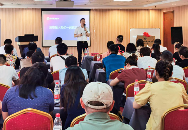 藍(lán)炬星董事長(zhǎng)錢(qián)松良先生親切致辭