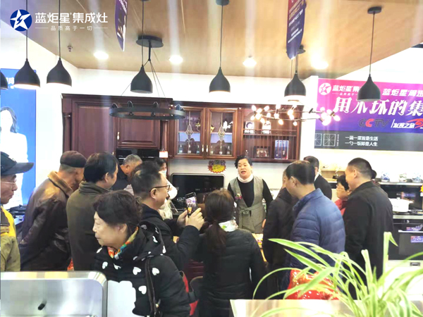 藍(lán)炬星南京旗艦店現(xiàn)場(chǎng)活動(dòng)
