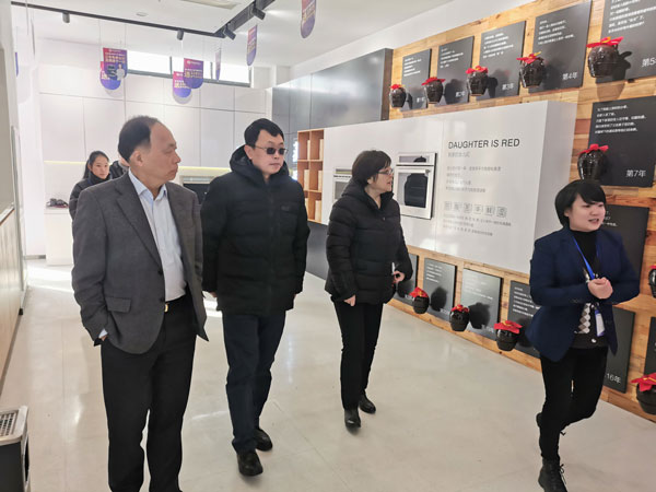 中國五金協(xié)會領(lǐng)導(dǎo)一行參觀藍(lán)炬星集成灶體驗館