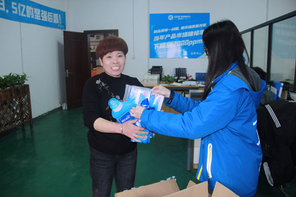 藍(lán)炬星總經(jīng)辦為各個部門在崗女職工送上暖心福利