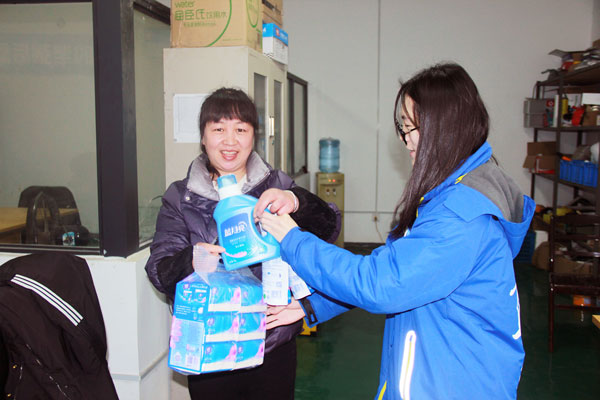 藍(lán)炬星總經(jīng)辦為各個部門在崗女職工送上暖心福利