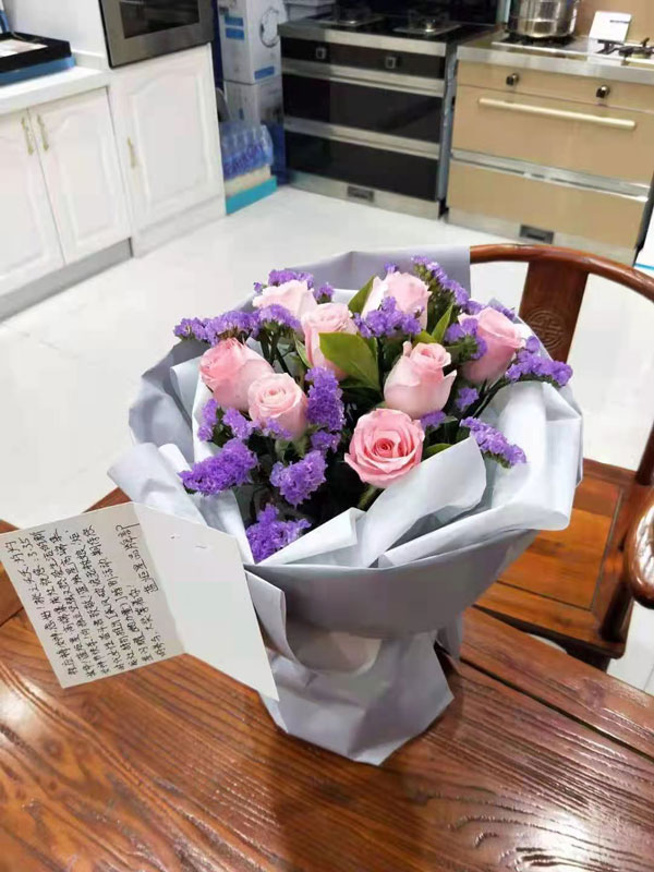 藍(lán)炬星總經(jīng)辦為各個部門在崗女職工送上暖心福利