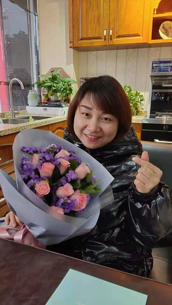 藍(lán)炬星總經(jīng)辦為各個部門在崗女職工送上暖心福利