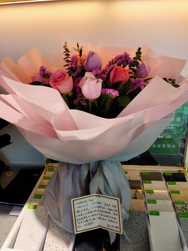 藍(lán)炬星總經(jīng)辦為各個部門在崗女職工送上暖心福利