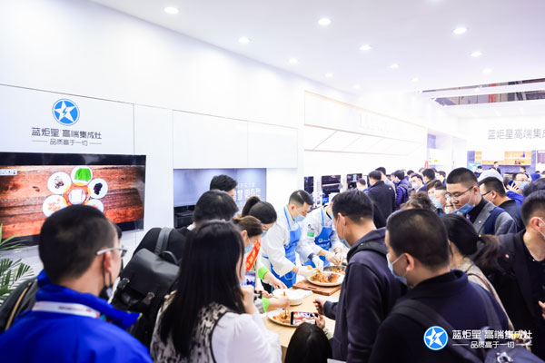 展會現場圍觀群眾