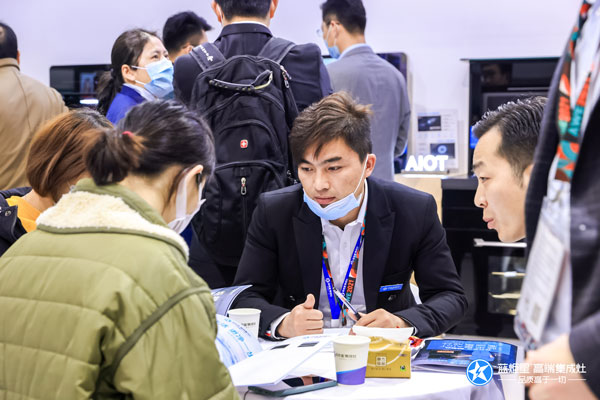 藍炬星負責人與意向簽約客戶深度交流