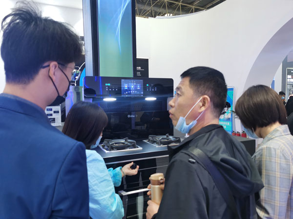 參戰人員參觀藍炬星展廳