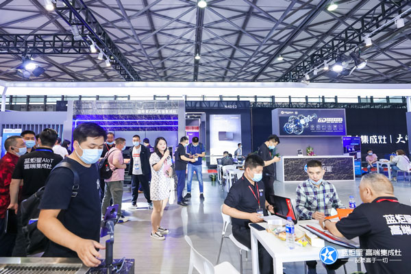 藍(lán)炬星展位現(xiàn)場