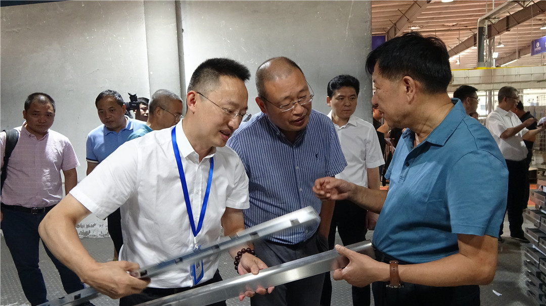 浙智專委主任毛光烈一行到訪藍炬星集成灶，交流產(chǎn)業(yè)數(shù)字化轉(zhuǎn)型